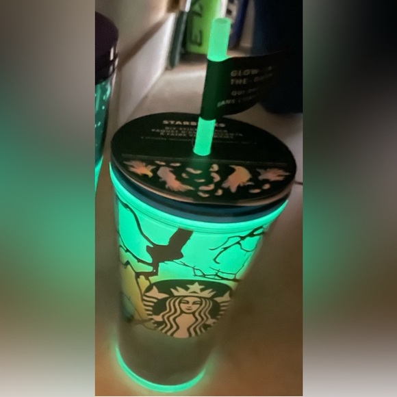 STARBUCKS HALLOWEEN 22’ Raven GITD cup - Picture 1 of 2